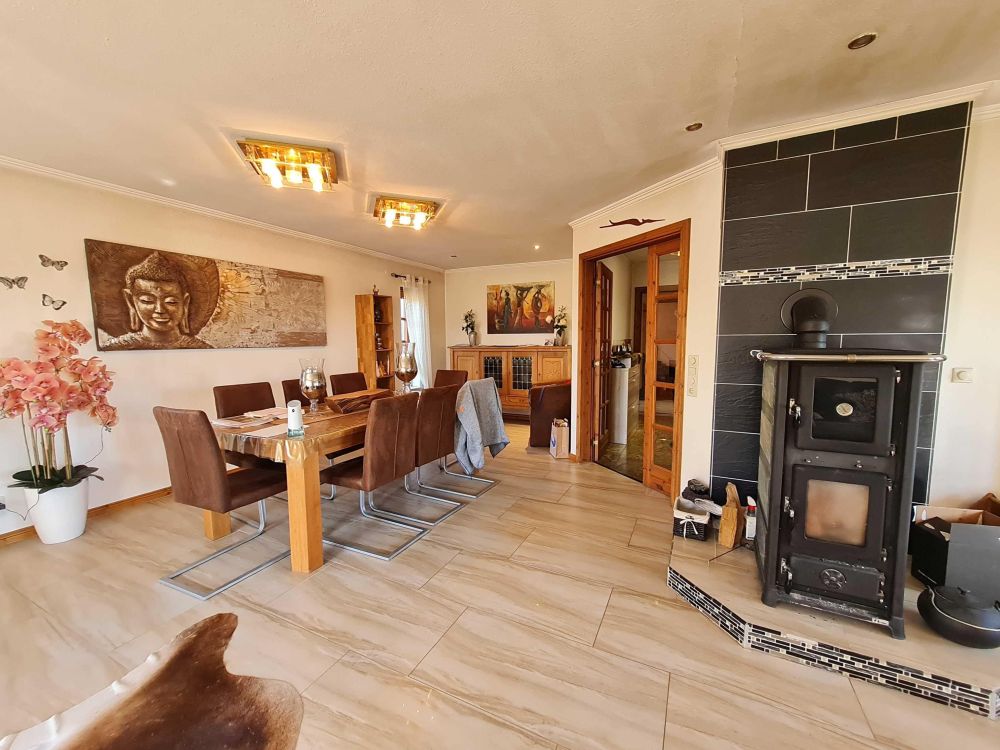 Kernsaniertes, gepflegtes Einfamilienhaus unweit der B200 und dennoch in ruhiger Lage