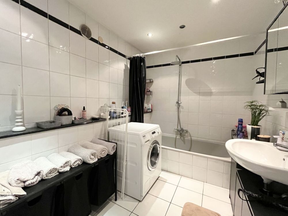 ALL INCLUSIVE: 2-Familienhaus + Einliegerwohnung + PKW-Stellplätze