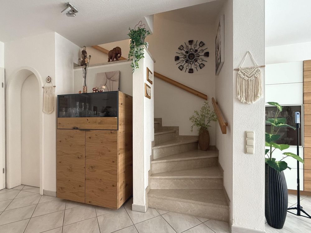 Hochwertig ausgestattetes REH mit viel Platz und traumhaft angelegtem Garten in Königsbrunn