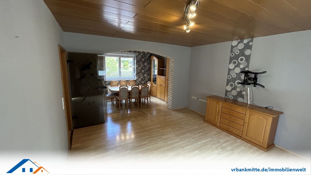 Charmante Doppelhaushälfte mit Potenzial – ruhiges Wohnen auf 3 Ebenen