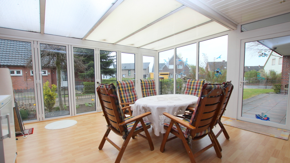 Gepflegtes Zweifamilienhaus mit zwei Garagen und Garten in ruhiger Lage von Bad Zwischenahn-Wehnen