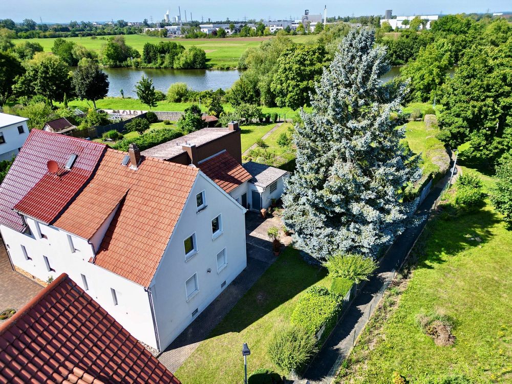 Idyllische Mainlage: Doppelhaushälfte mit Erholungsgrundstück in erster Reihe