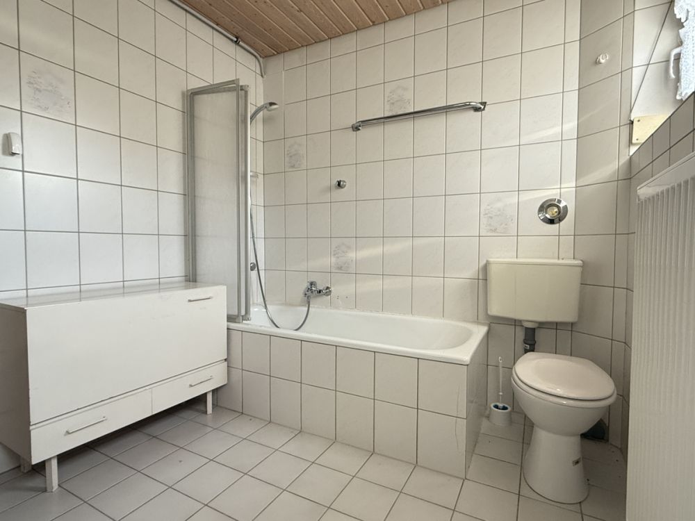 Großzügiges Mehrfamilienhaus in ruhiger Lage in Heinersreuth zu verkaufen!