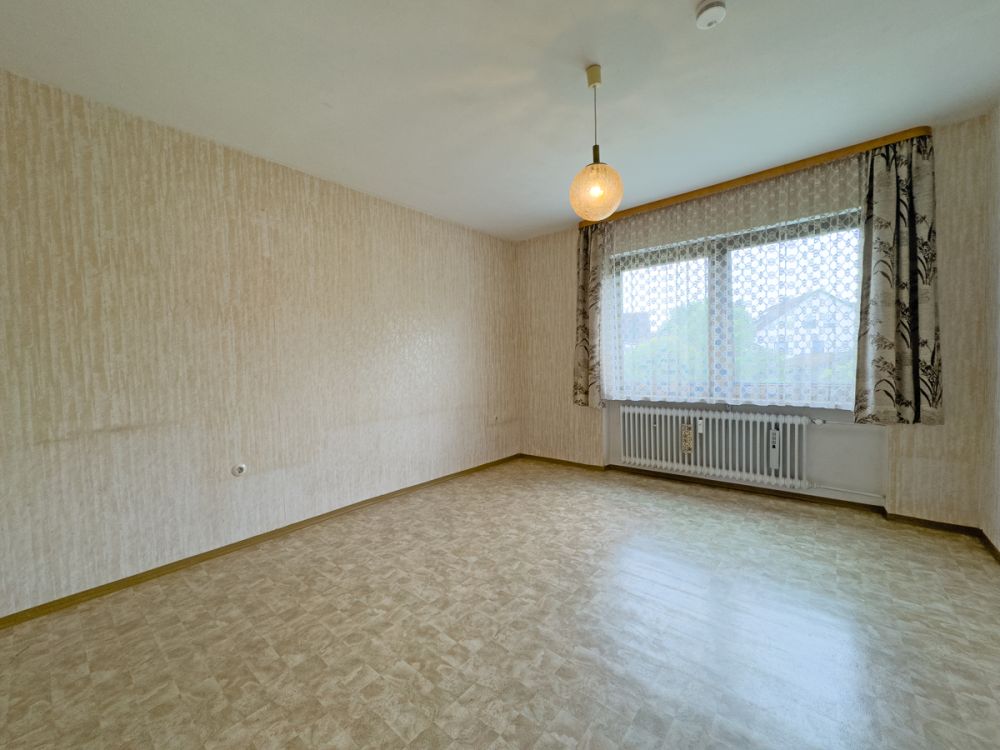 Zweifamilienhaus auf schönem und großzügigem Grundstück in ruhiger Lage in Schönkirch!