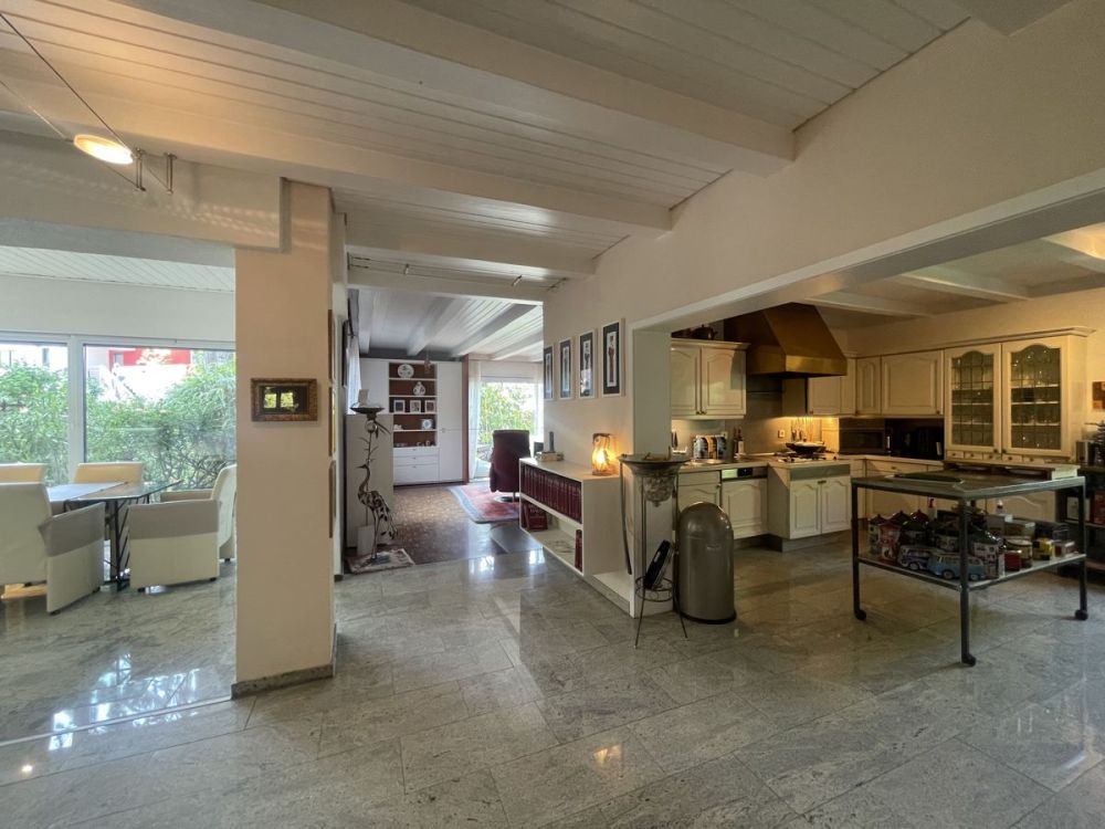 Stilvolles Einfamilienhaus mit hochwertiger Wohn & Raumausstattung