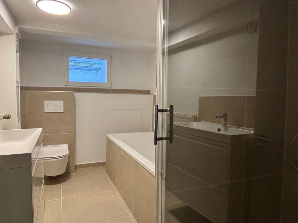 Charmante Doppelhaushälfte auf dem Heilsberg: Mit neuem Dach, Heizung und PV-Anlage