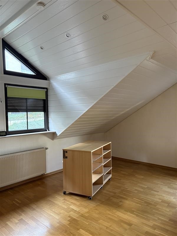 Charmantes Zweifamilienhaus mit Ausbaupotential!