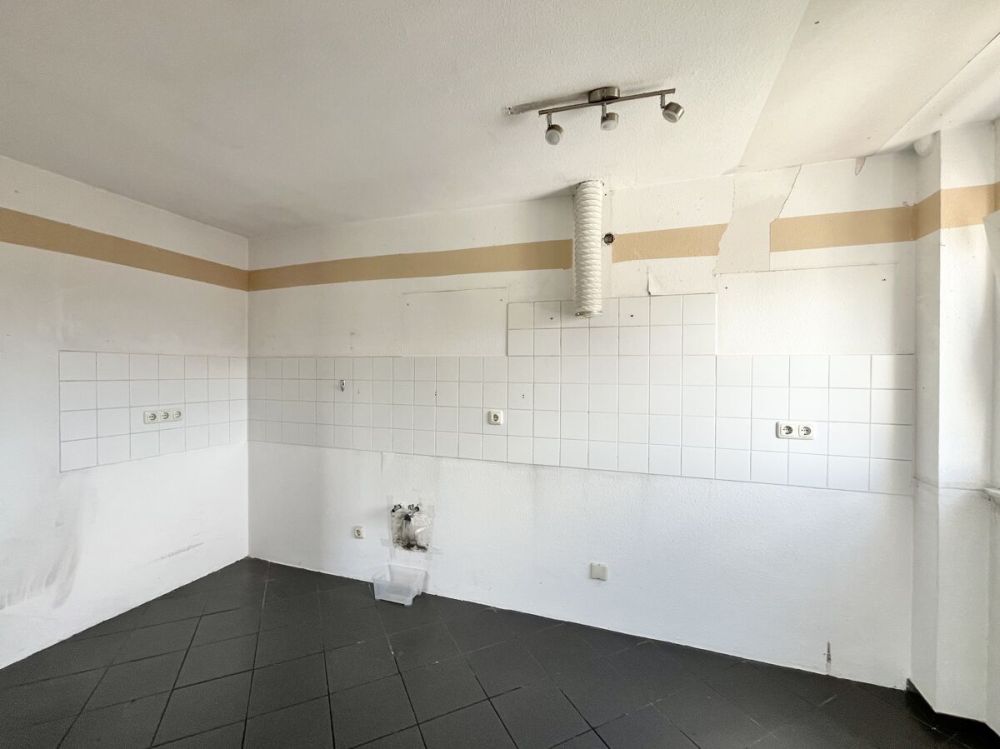 Exklusives Angebot: Großzügige 4-Zi.-Whg. mit PKW-Stellplatz in freundlicher Wohnanlage