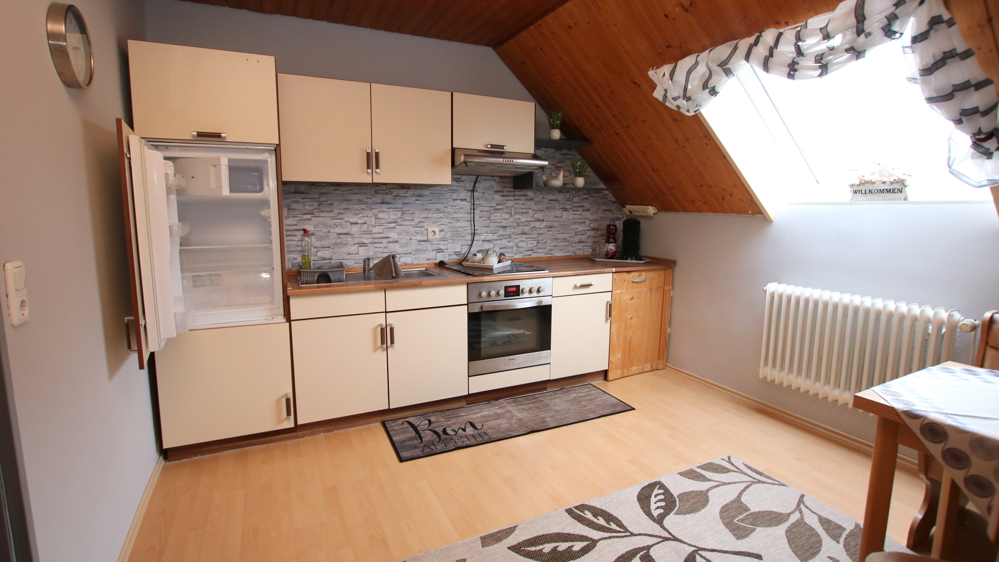 Ein-/Zweifamilienhaus mit großzü. Garten, Garage sowie abtrennbarem Bauplatz in Edewecht-Osterscheps