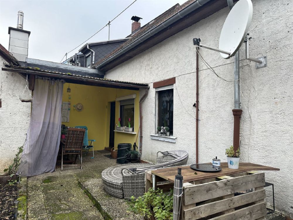 Renovierungsbedürftige Immobilie mit Charm