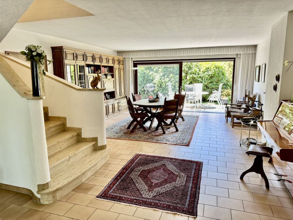 Freistehendes Einfamilienhaus in Traumlage
- Offen, großzügig und umgeben von Grün -