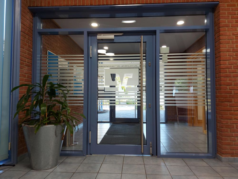 Gut durchdachtes, ehemaliges Bankgebäude mit 10 Stellplätzen