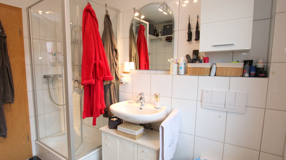 Kapitalanlage! Charmante 3-Zimmer-OG-Wohnung mit Balkon u. Stellplatz in zentraler Lage von Edewecht