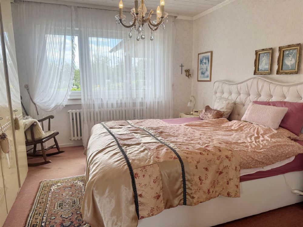 Charmantes Wohnhaus auf parkähnlichem Grundstück