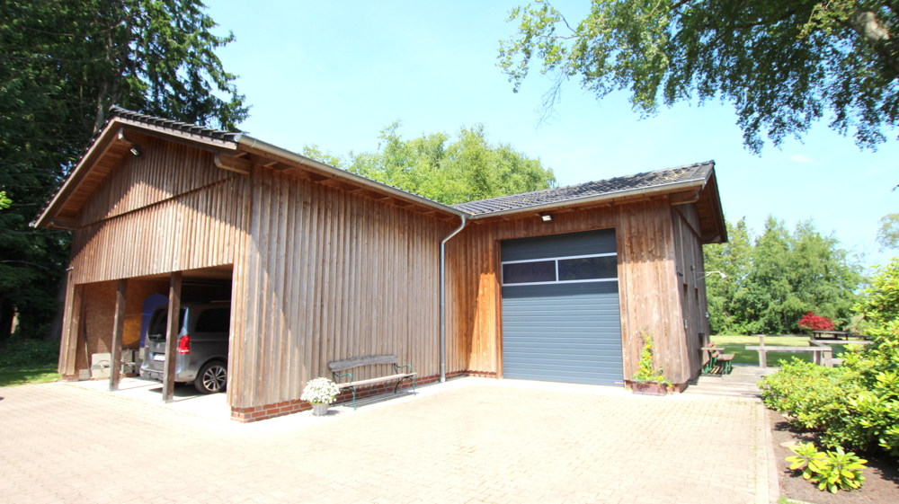 Charmantes Landhaus mit Nebengebäude und Parkgrundstück in idyllischer Wohnlage in Bad Zwischenahn