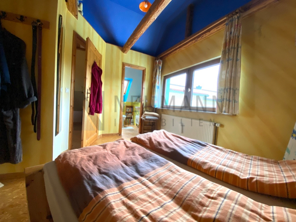 Mehrfamilienhaus mit Gewerbeeinheit (teilvermietet) und großem Garten