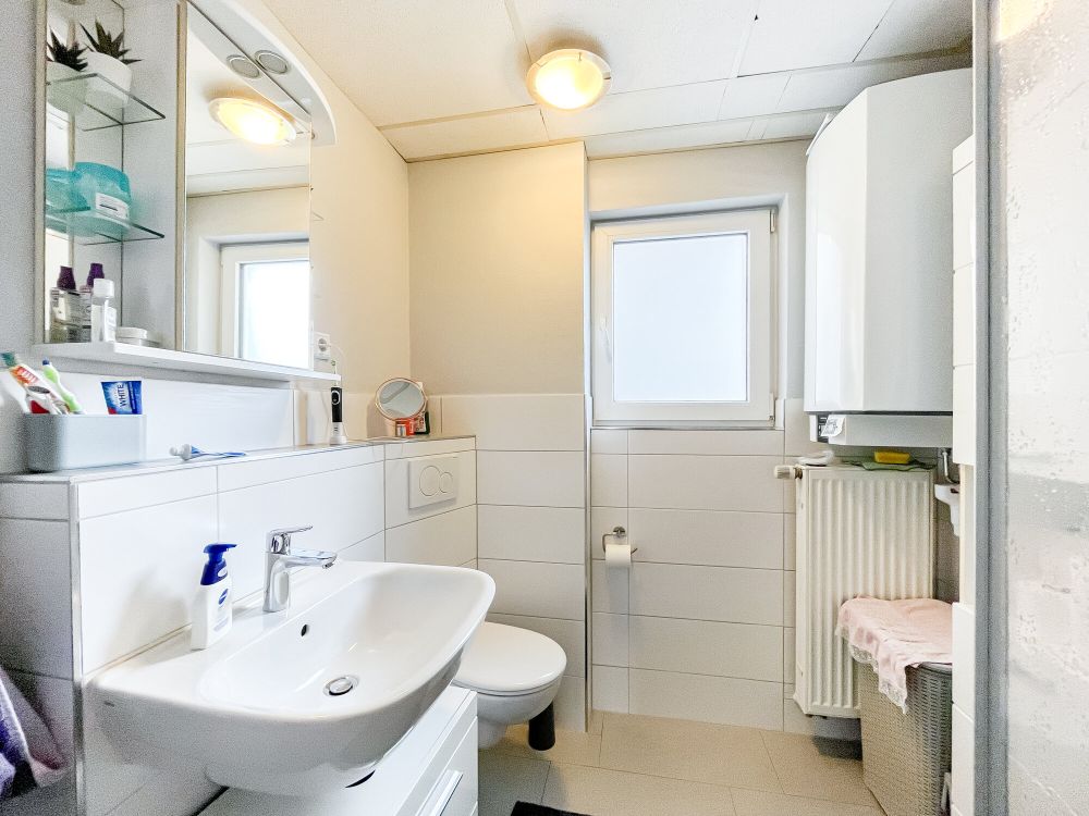 Kapitalanlage mit Entwicklungspotenzial – zwei gepflegte Häuser im Stadtkern von Erlenbach am Main