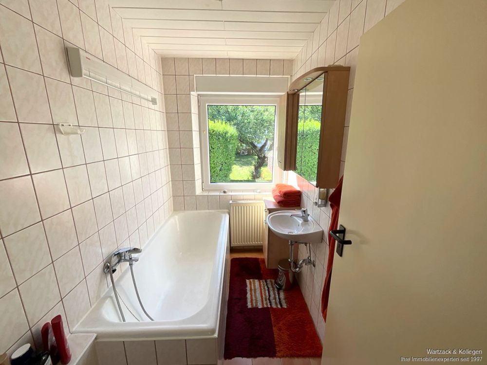 Interessante Kapitalanlage - Doppelhaus mit 2 Wohnungen und einer Doppelhaushälfte in Büchenbach