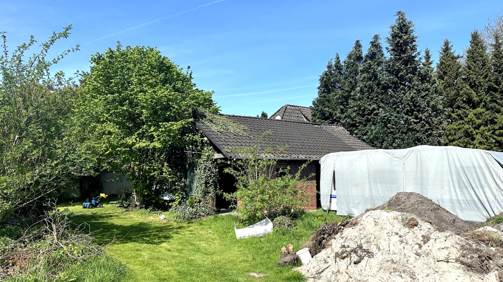 Grundstück mit Altbestand zur Neubebauung mit 4 EFH o. 2 Doppelhäusern) in Wehnen /nahe Stadtrand OL