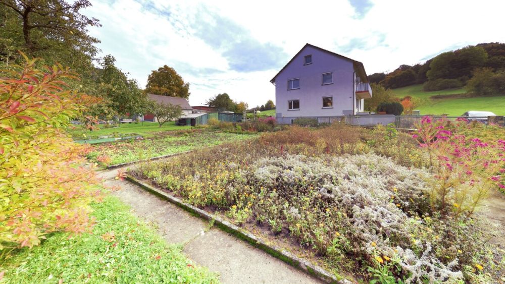 Genügend Platz für die große Familie oder zwei Generationen - Wohnhaus in Gebsattel-Bockenfeld mit weitläufigem Grundstück