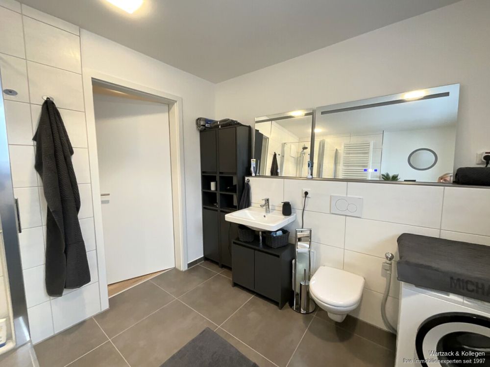 tagesbelichtetes Badezimmer