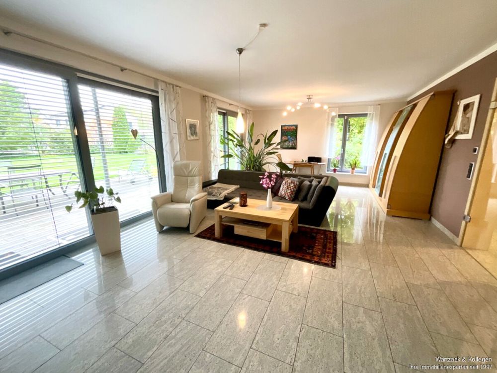Wohnzimmer & Terrasse