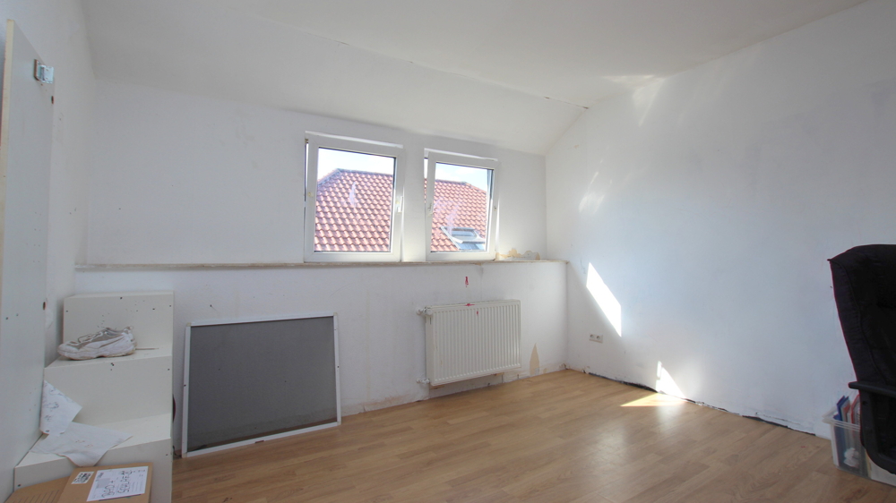 Kapitalanlage! Solide Doppelhaushälfte mit PV-Anlage, Garage und großem Gartenbereich in Friesoythe