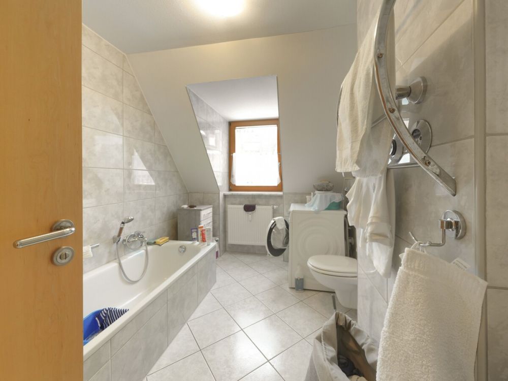 Ihr Mieter ist schon da - Dachgeschoss-Wohnung mit zwei Balkonen in Ansbach (9)