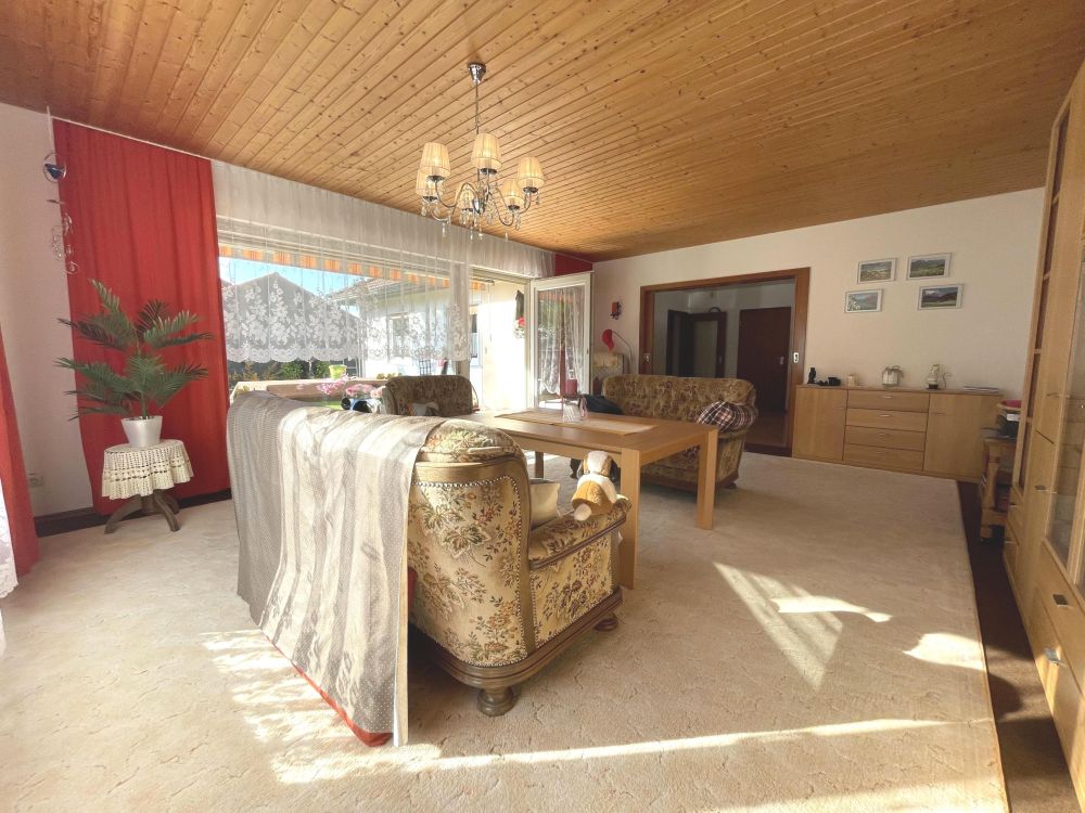 BUNGALOW-FERTIGHAUS AUF ÜBER 1.000 m²