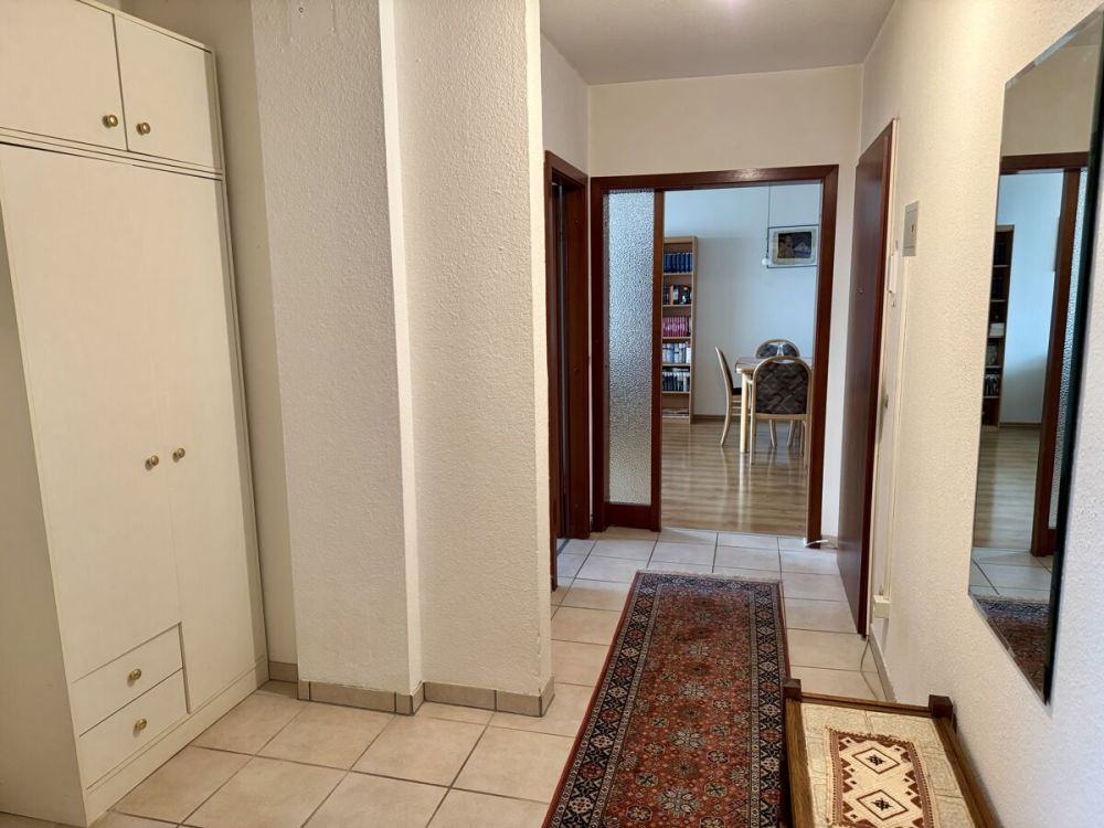 Lichtdurchflutete Eigentumswohnung mit Fernblick
- Tiefgaragenstellplatz+Außenstellplatz & Küche -