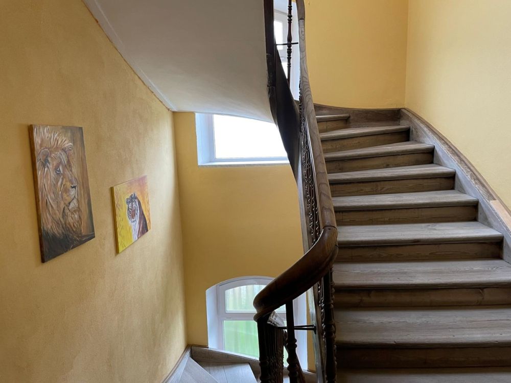 Attraktives Mehrfamilienhaus mit 11 Apartments und Top-Lage direkt am sanierten Bahnhof